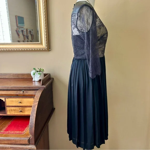 Lace and Leather Dress - Picture 6 of 9